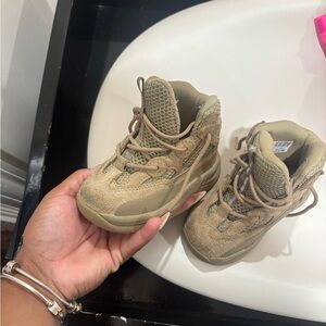 Infant Yeezy boots 6C
